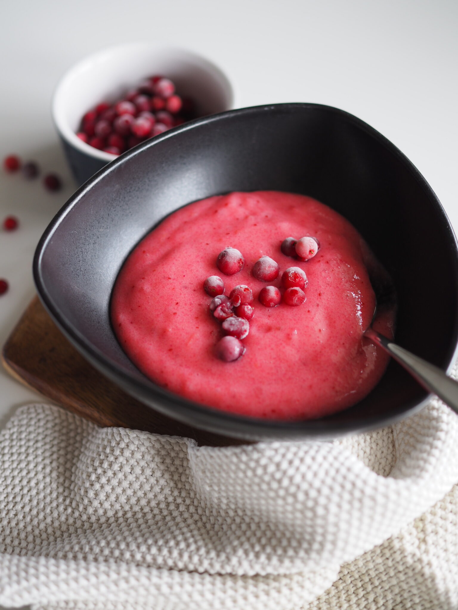 whipped lingonberry semolina porridge